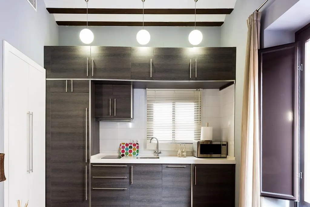 Mint Urban Suites Cosmopolitan Apartment 세비야