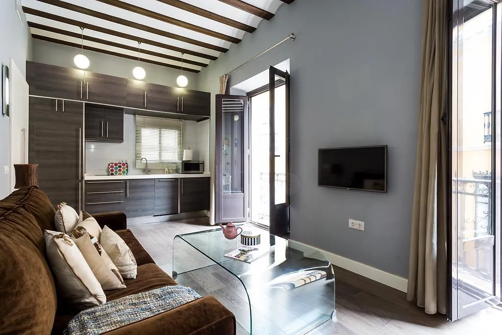 Mint Urban Suites Cosmopolitan Apartment 세비야