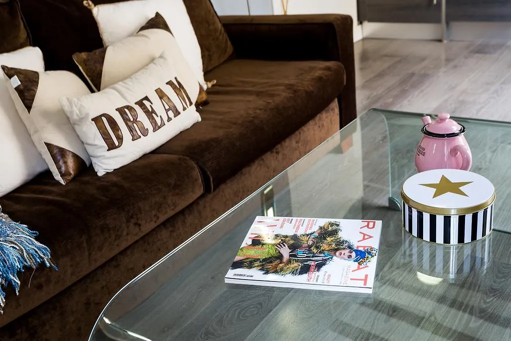 Mint Urban Suites Cosmopolitan Apartment 세비야 스페인