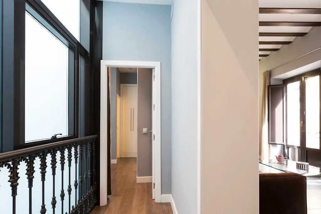 Mint Urban Suites Cosmopolitan Apartment 세비야