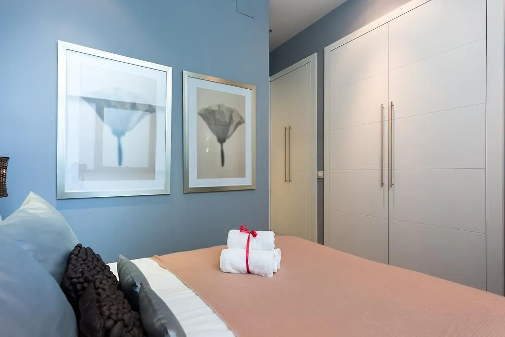 Mint Urban Suites Cosmopolitan Apartment 세비야