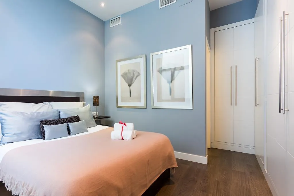 Mint Urban Suites Cosmopolitan Apartment 세비야
